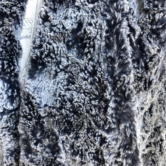 Dylan Silky faux fur draped open front vest S - Picture 4 of 9